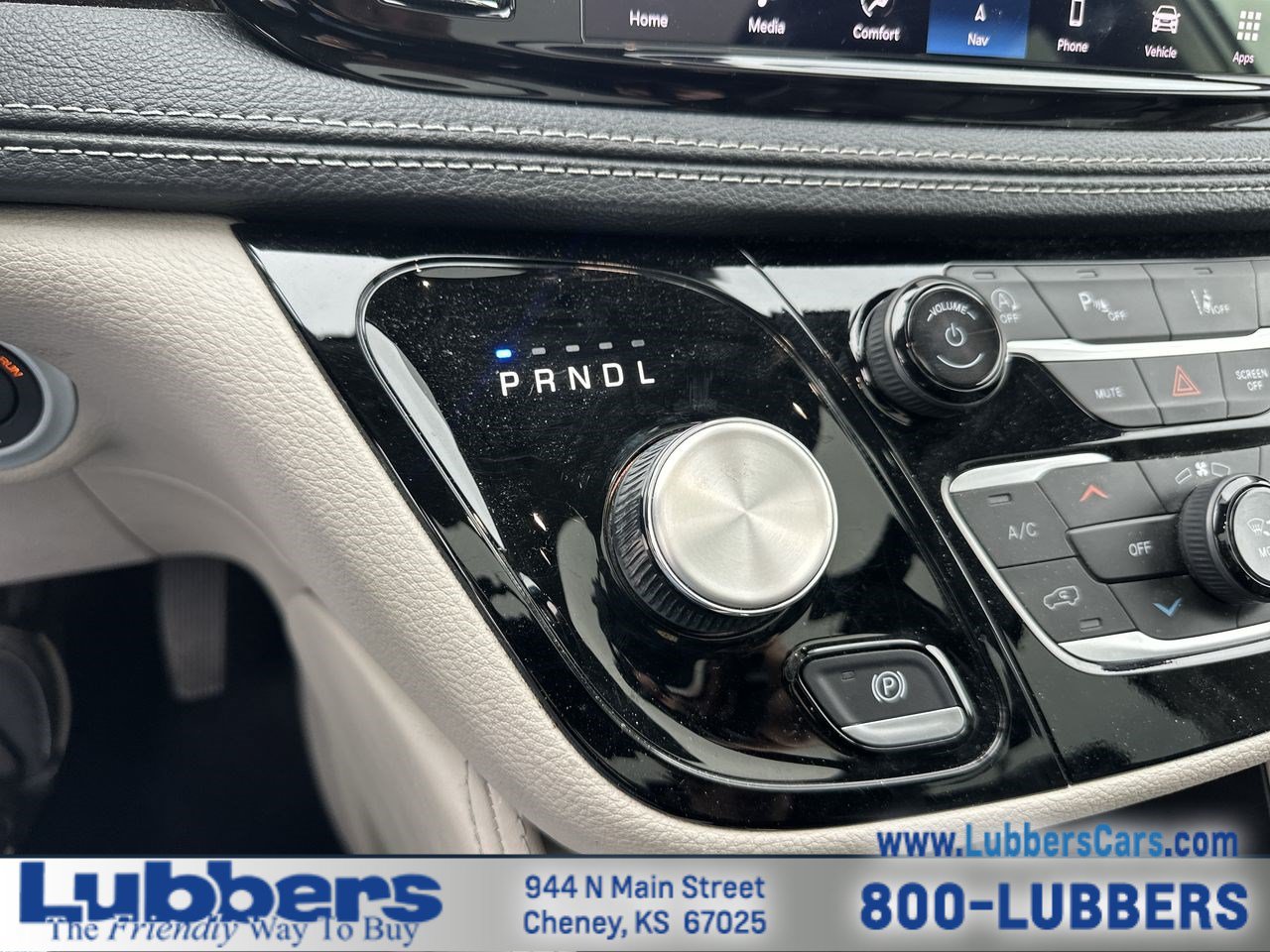 Used 2024 Chrysler Pacifica Limited FWD image 19