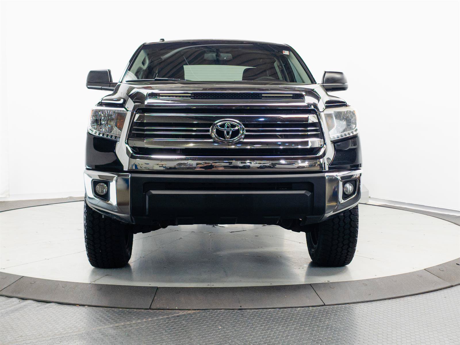 Used 2016 Toyota Tundra SR5 w/ SR5 Upgrade Package RWD video 2