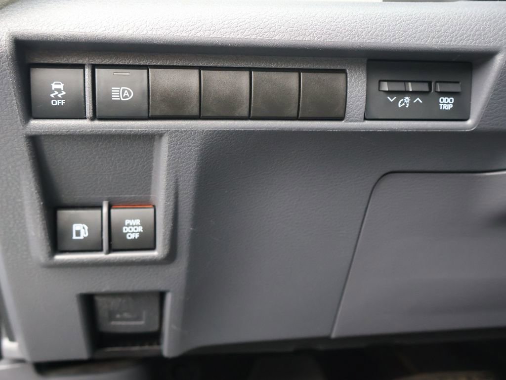 Used 2021 Toyota Sienna XLE image 19