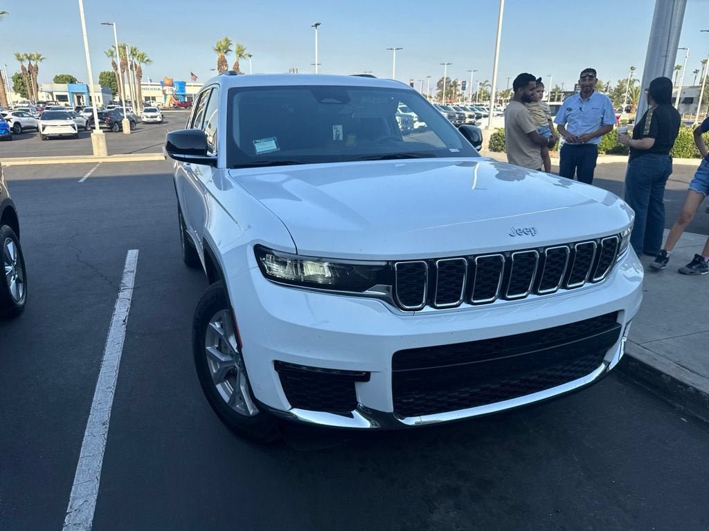 Used 2023 Jeep Grand Cherokee L Limited RWD image 32