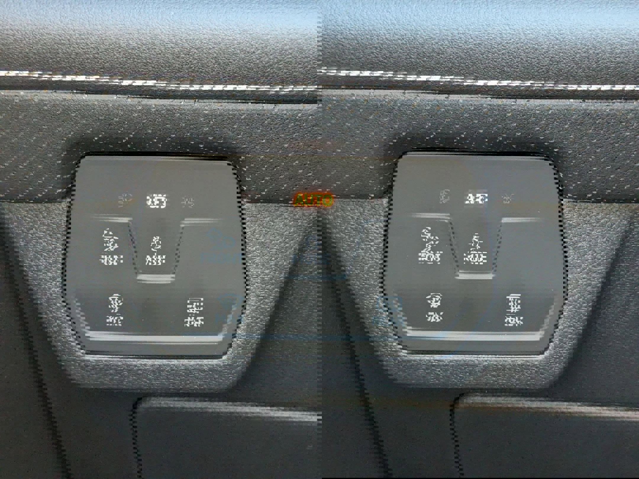 Used 2025 Volkswagen Atlas SEL Premium R-Line image 18