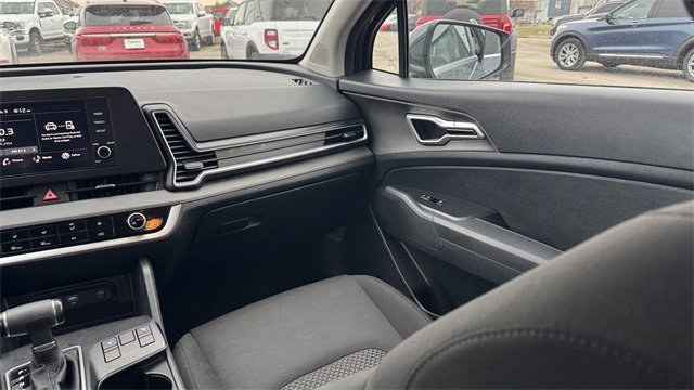 Used 2023 Kia Sportage LX image 17