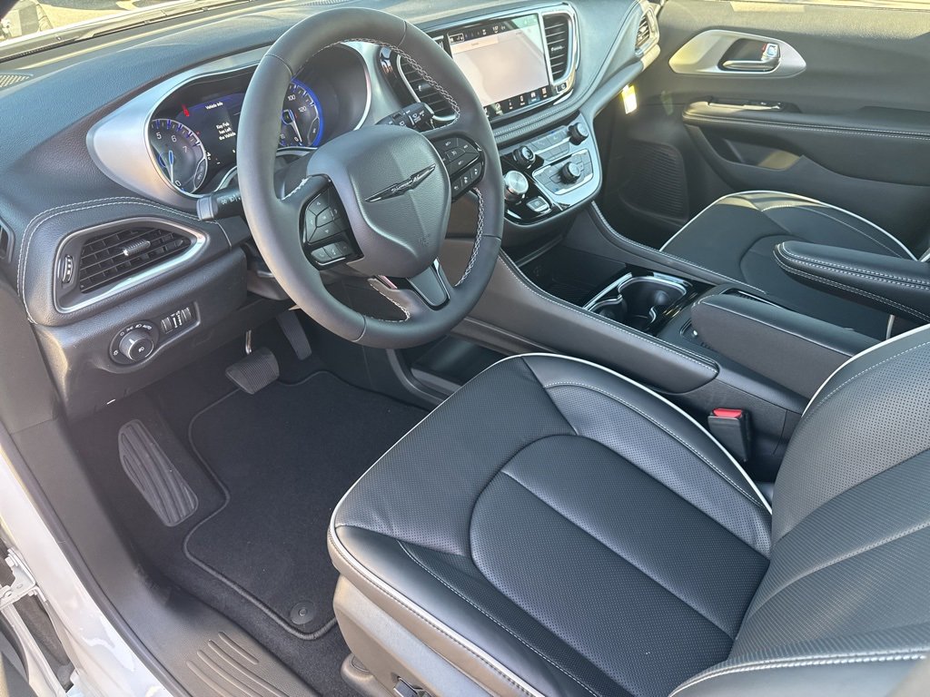 New 2026 Chrysler Pacifica Limited w/ S Appearance Package image 38
