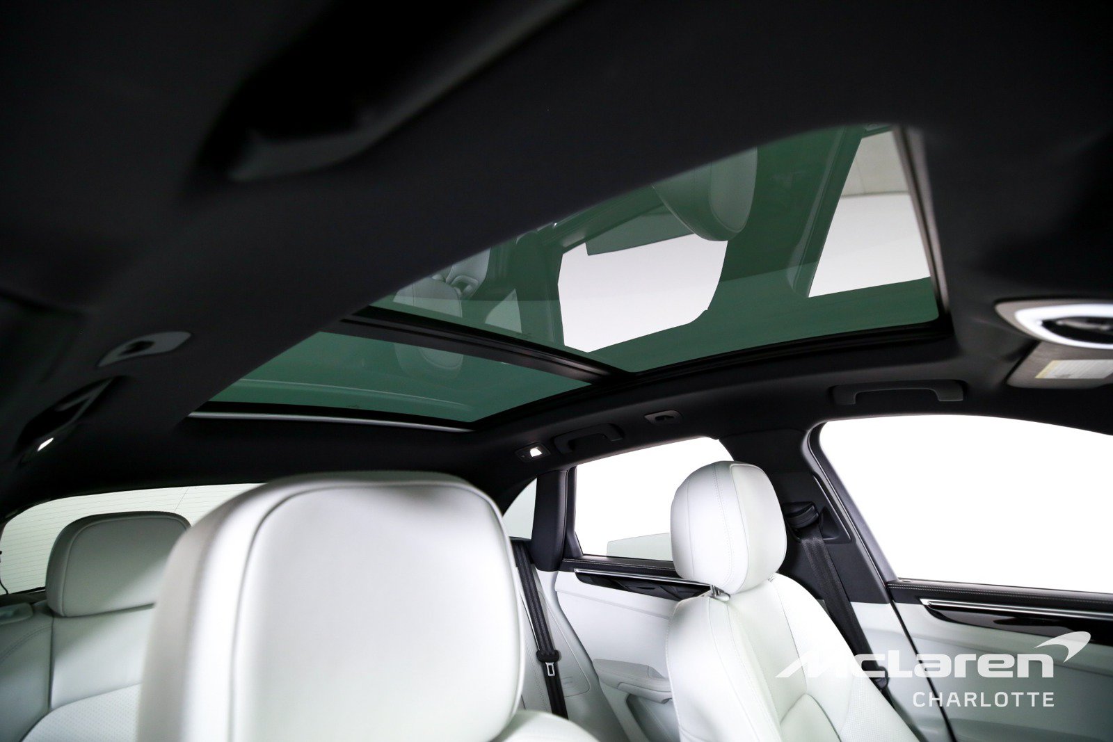 Used 2024 Porsche Macan w/ Premium Plus Package AWD/4WD image 27