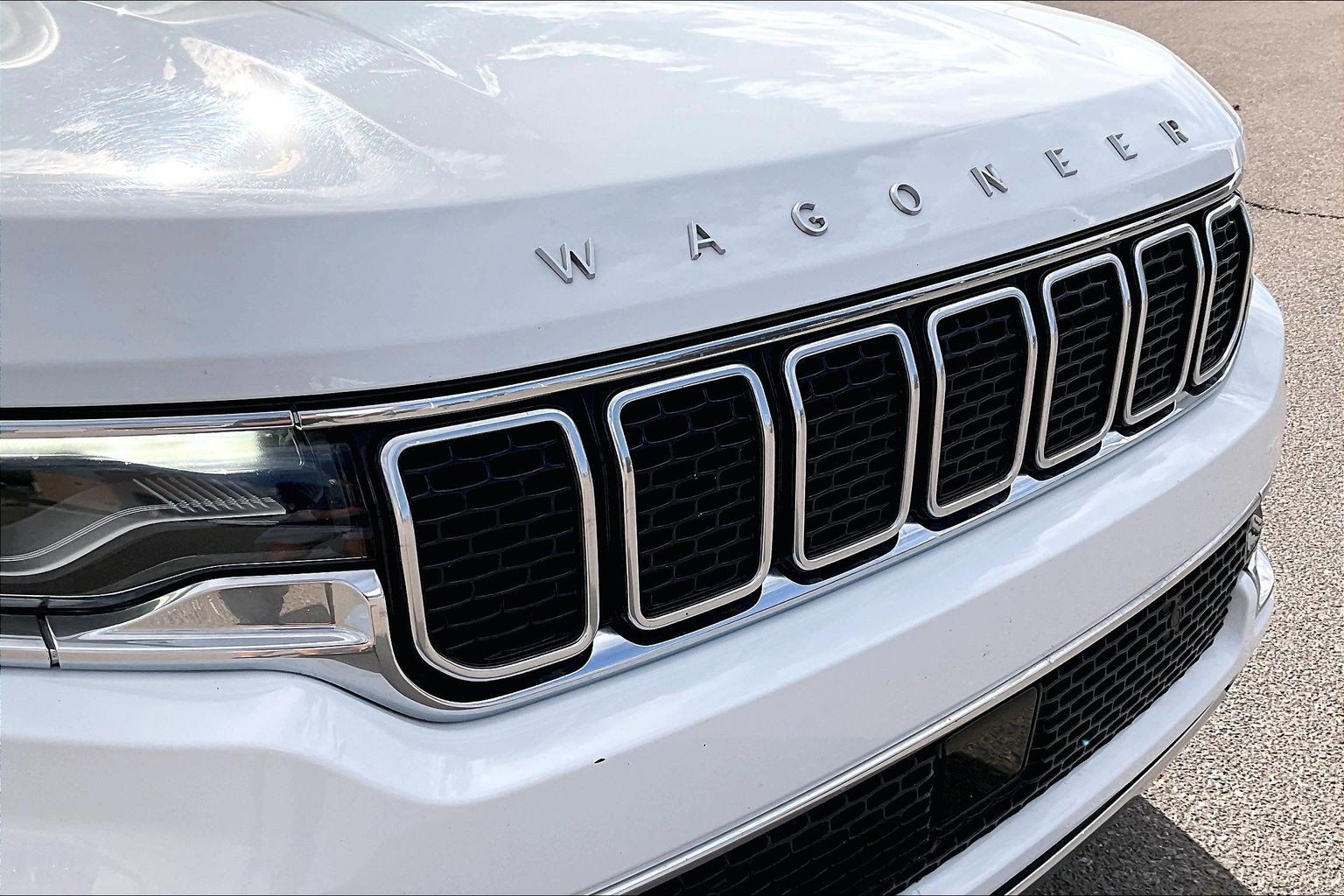 Used 2024 Jeep Wagoneer Series III AWD/4WD image 33