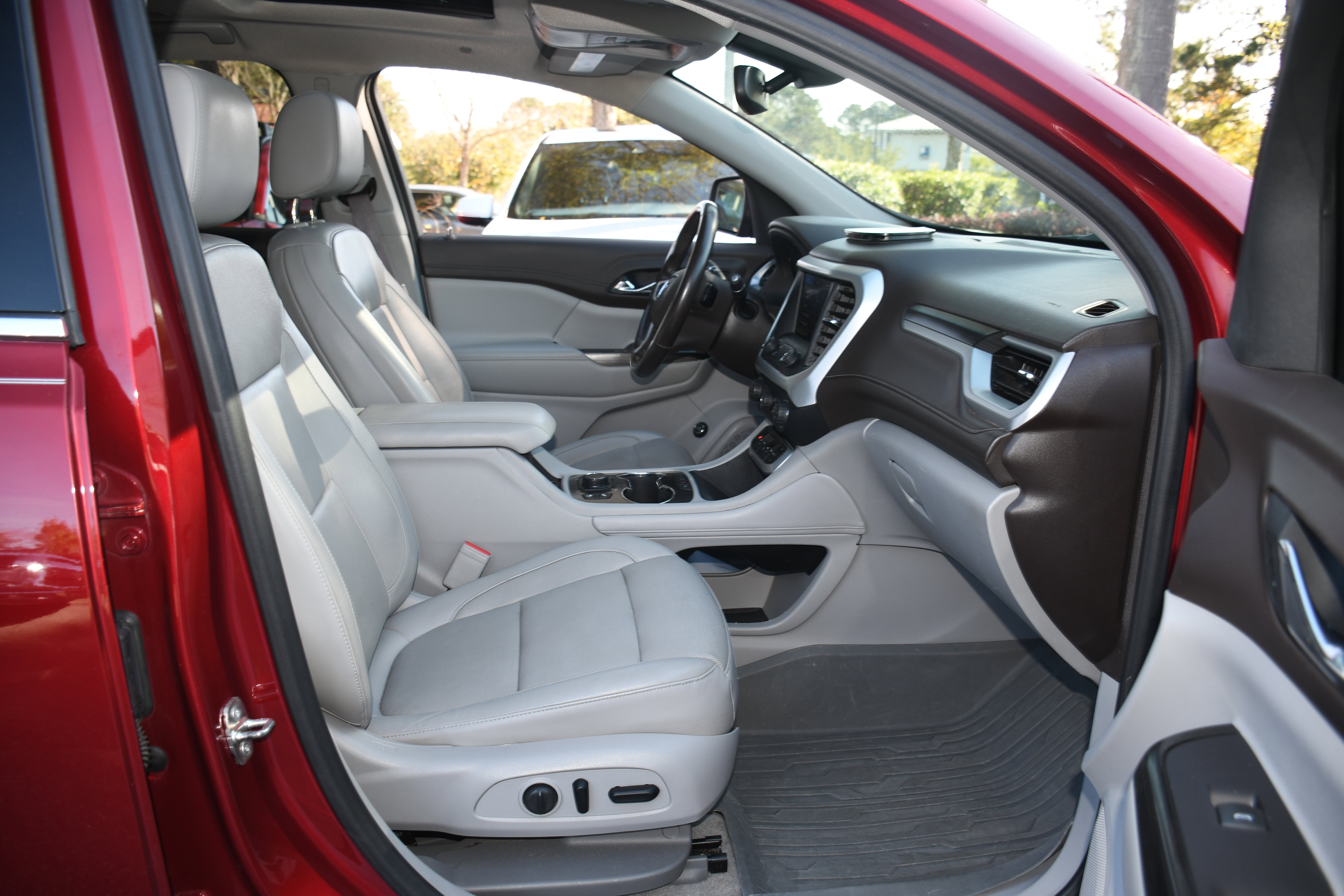 Used 2020 GMC Acadia SLT w/ Premium Package image 23