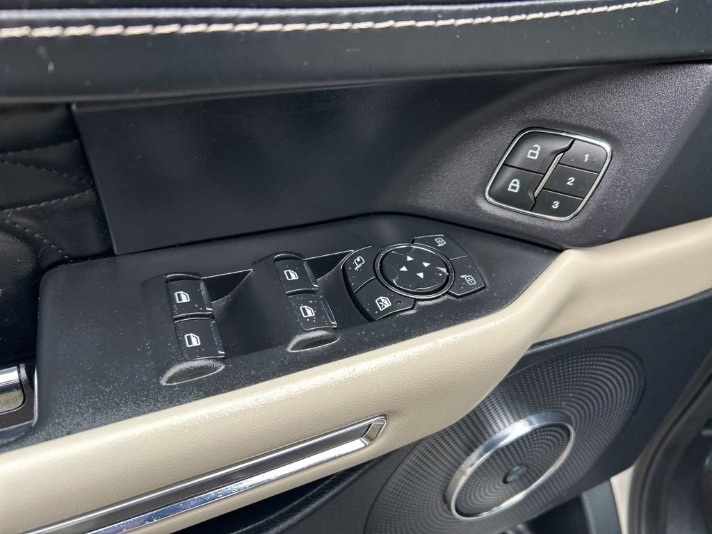 Used 2020 Ford Expedition Platinum image 18