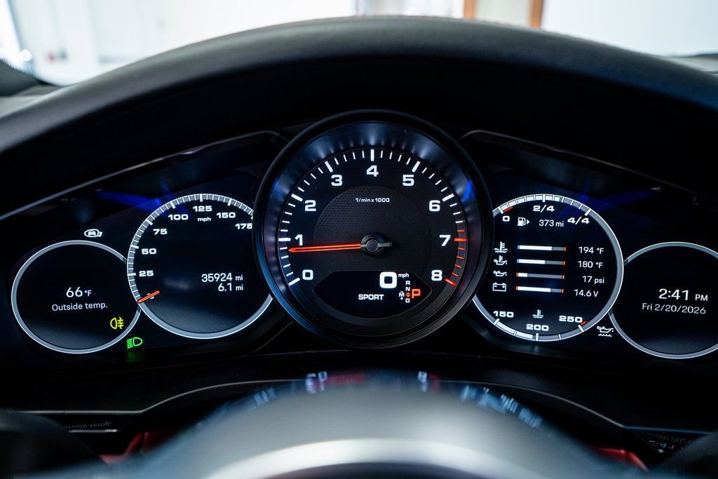 Used 2022 Porsche Cayenne Platinum Edition image 43