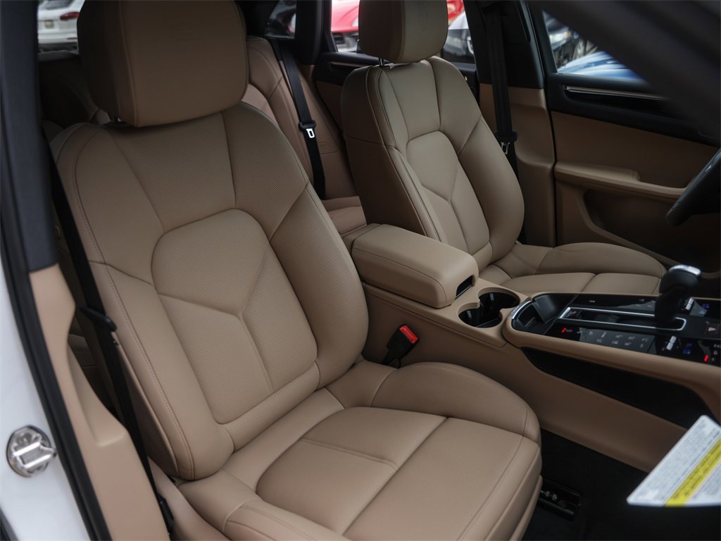 Used 2025 Porsche Macan image 39