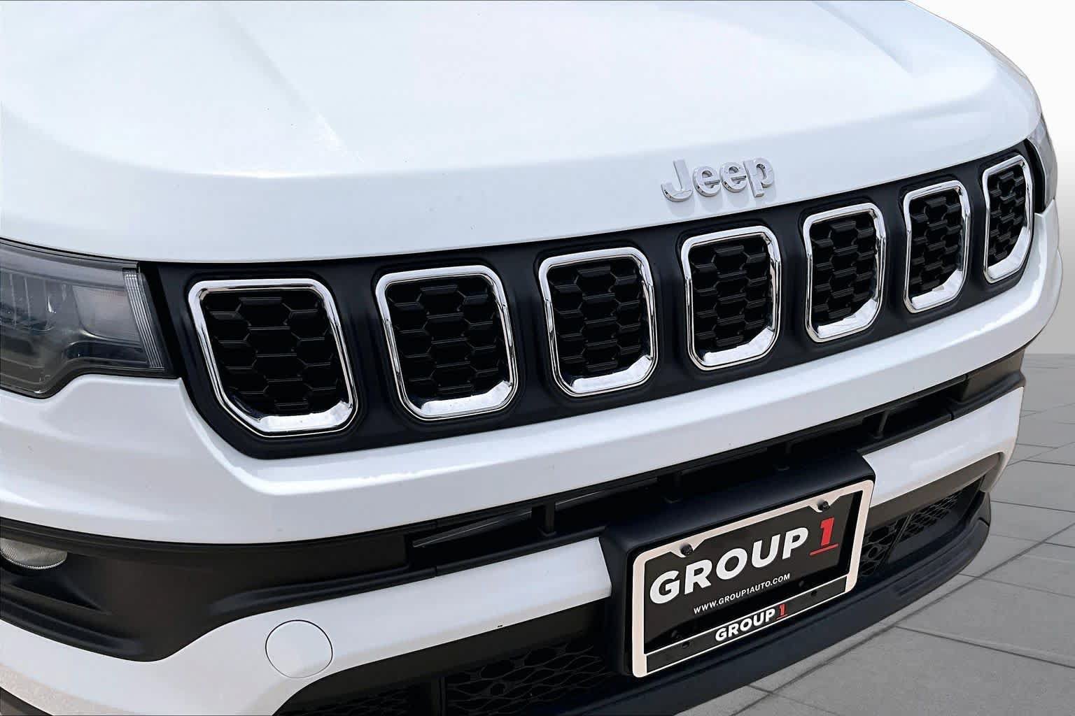 Used 2024 Jeep Compass Latitude AWD/4WD image 29