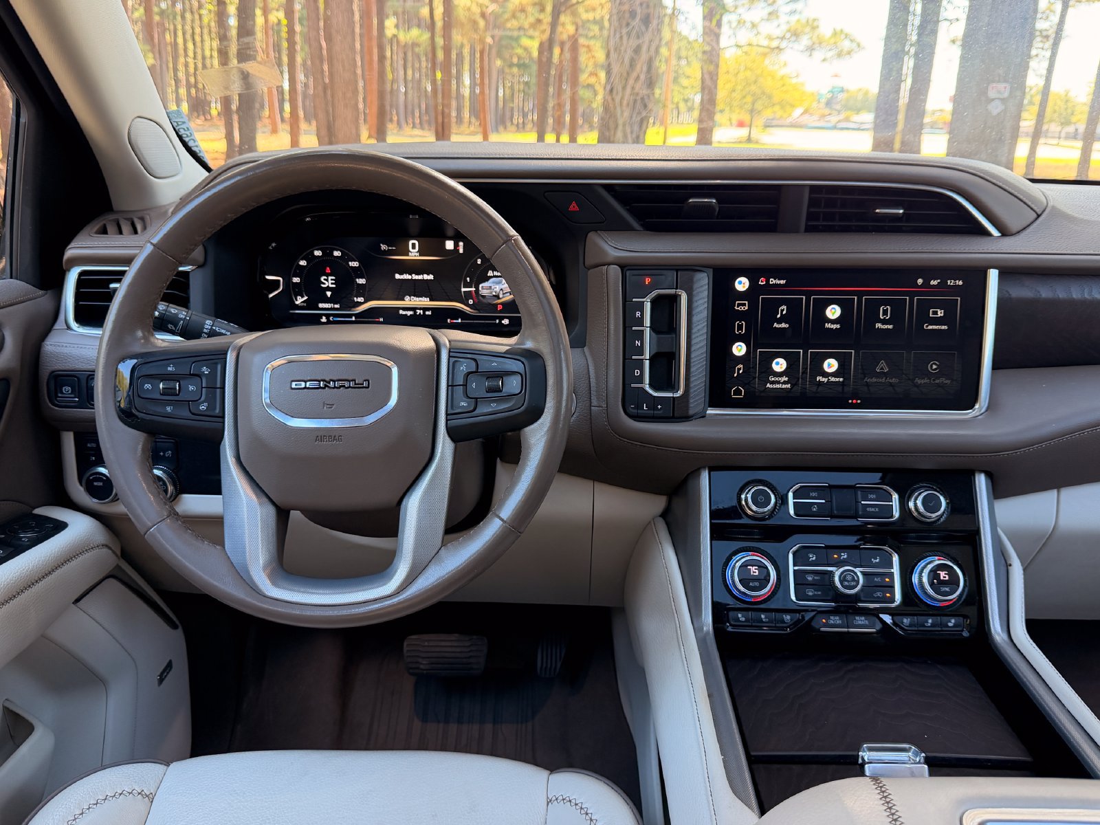 Used 2022 GMC Yukon Denali AWD/4WD image 3