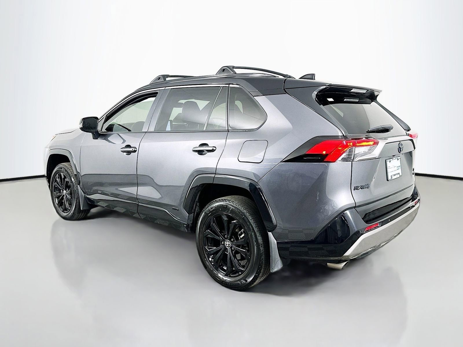 Used 2023 Toyota RAV4 XSE AWD/4WD image 5