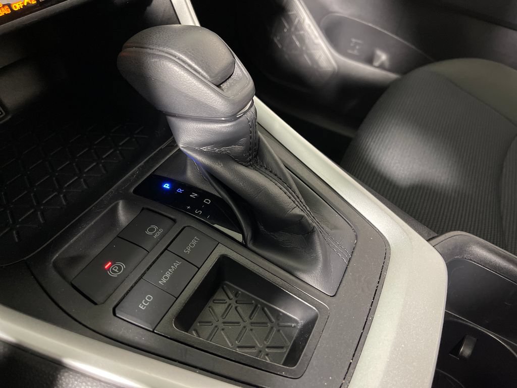 Certified 2025 Toyota RAV4 LE FWD image 22