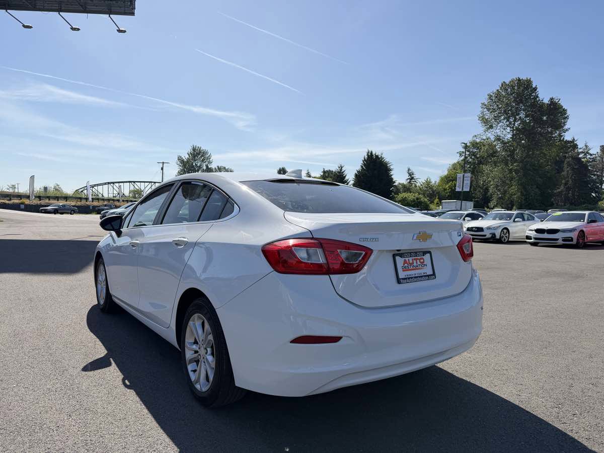 Used 2017 Chevrolet Cruze LT FWD image 6