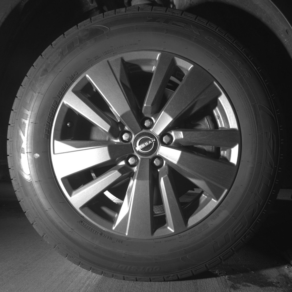 Used 2025 Nissan Pathfinder SV image 13