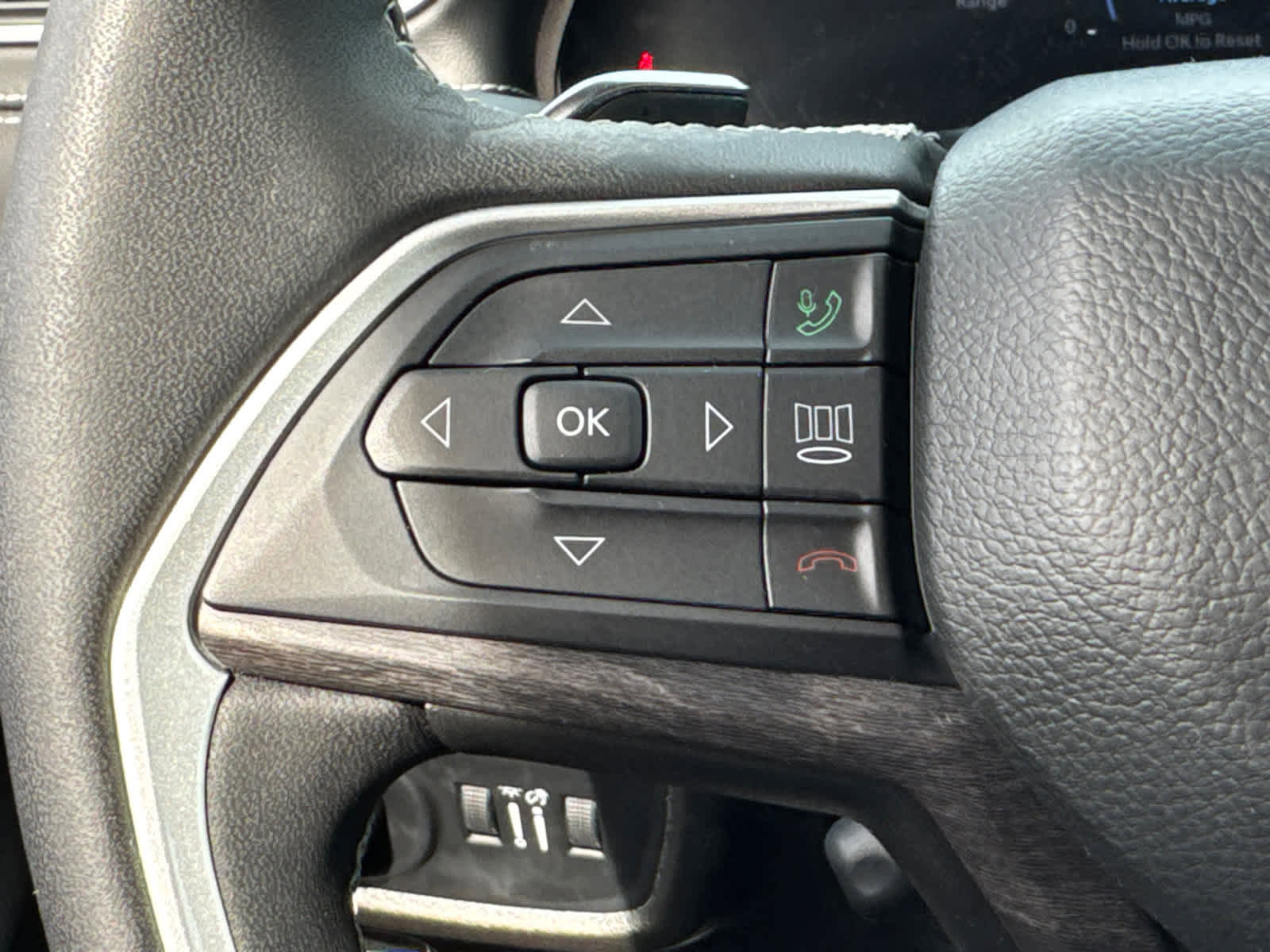 Used 2023 Jeep Grand Cherokee Limited w/ Luxury Tech Group II image 21