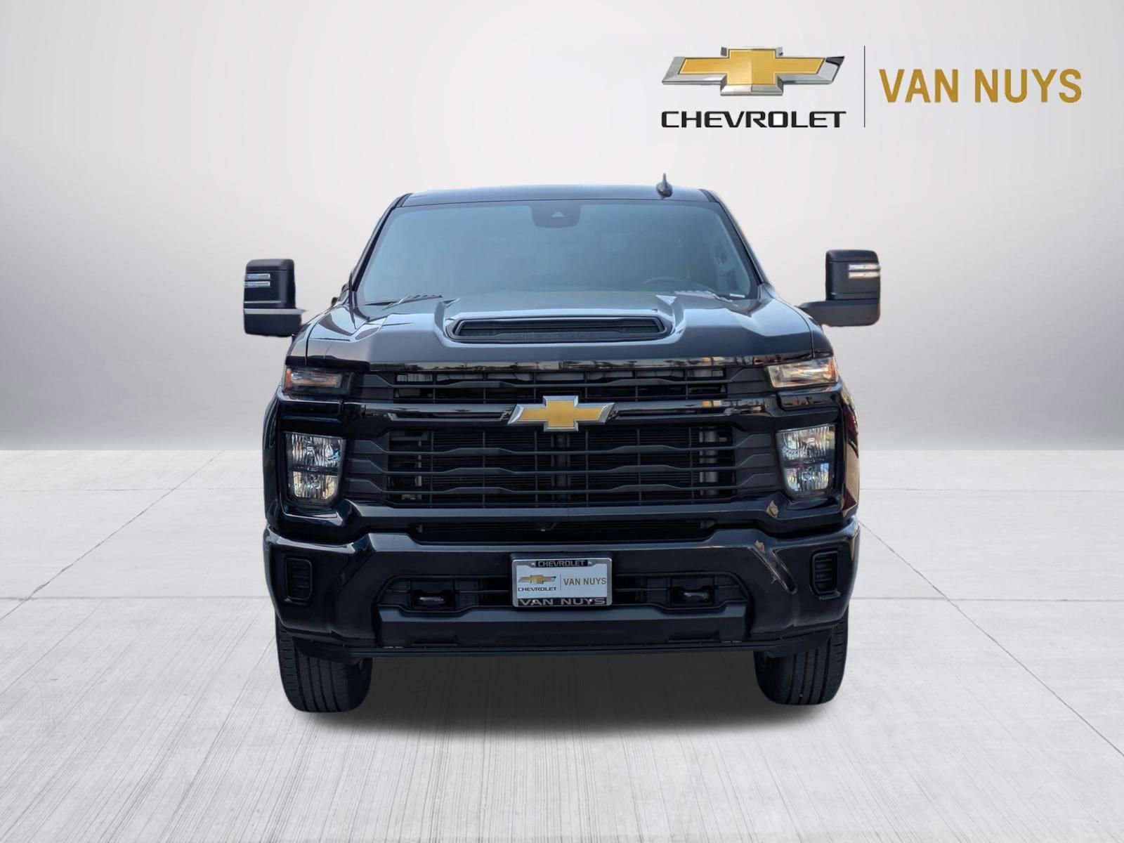 Used 2024 Chevrolet Silverado 2500 Custom RWD image 2