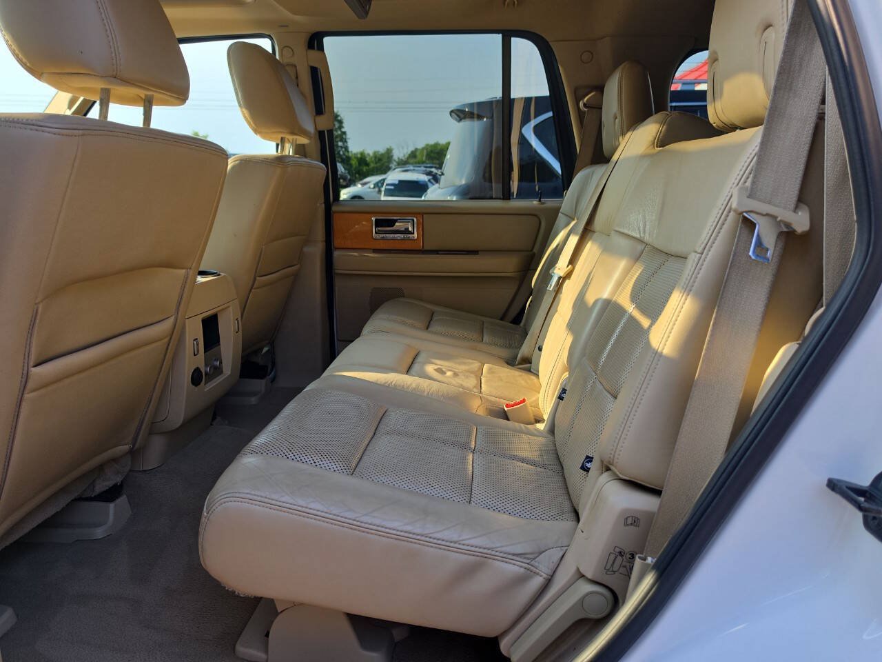 Used 2010 Lincoln Navigator 4WD image 21