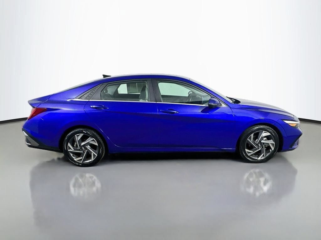 Used 2024 Hyundai Elantra Limited FWD image 7