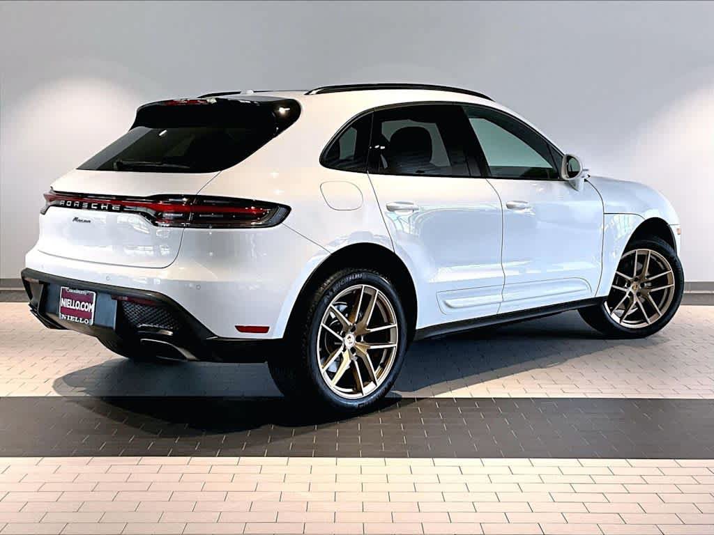 Used 2026 Porsche Macan AWD/4WD image 10
