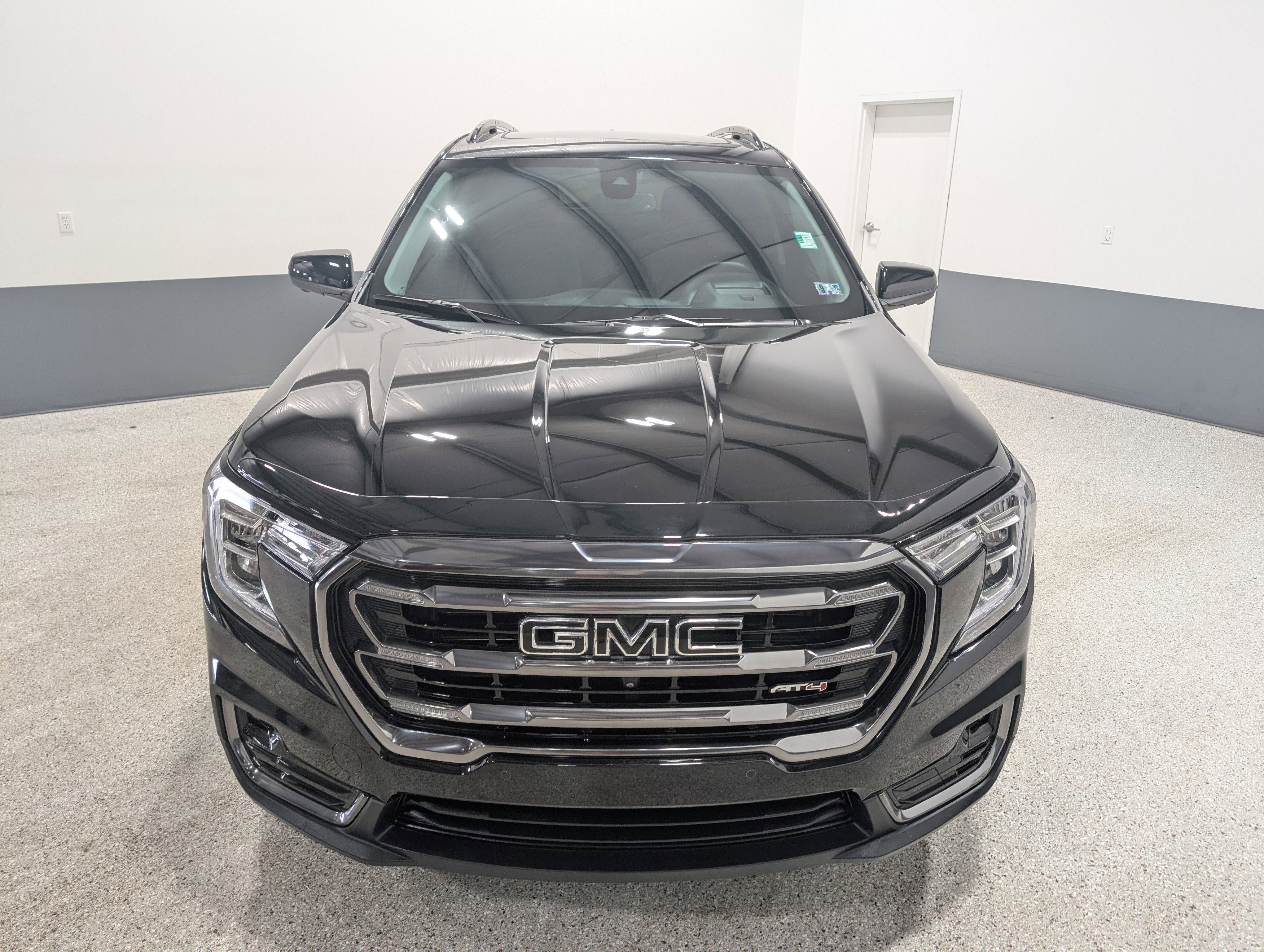 Used 2024 GMC Terrain AT4 w/ Tech Package image 8