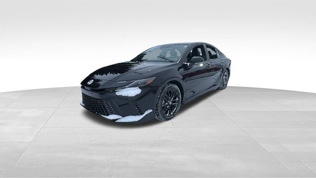 Used 2025 Toyota Camry SE image 2