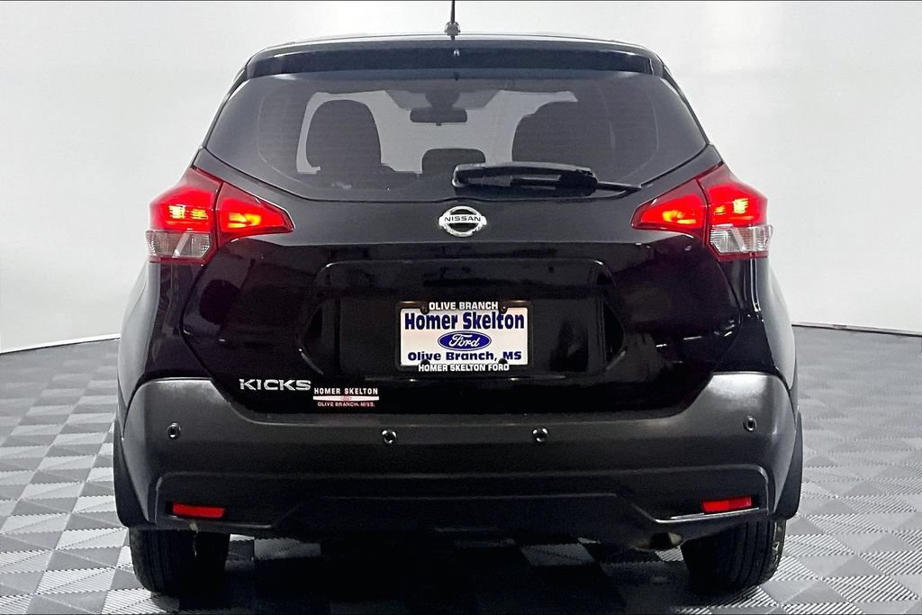 Used 2020 Nissan Kicks S FWD image 4