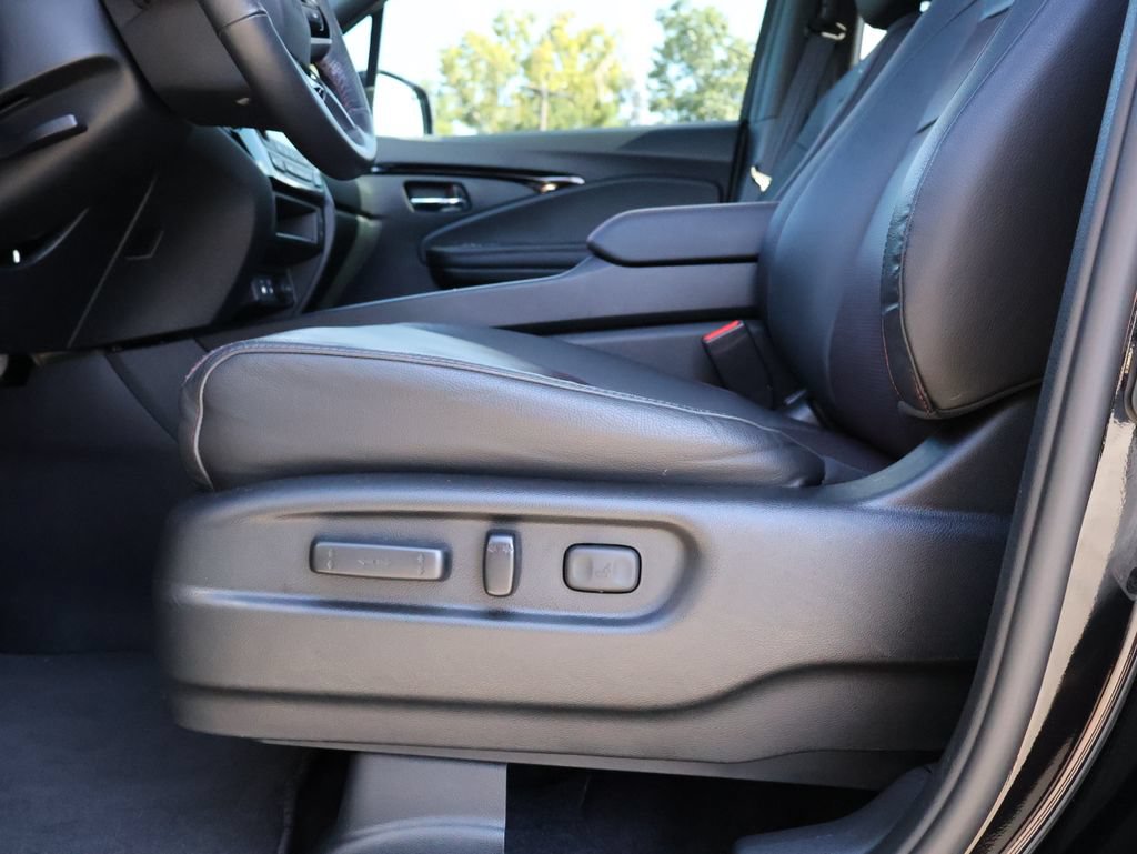 Certified 2025 Honda Ridgeline Black Edition image 32