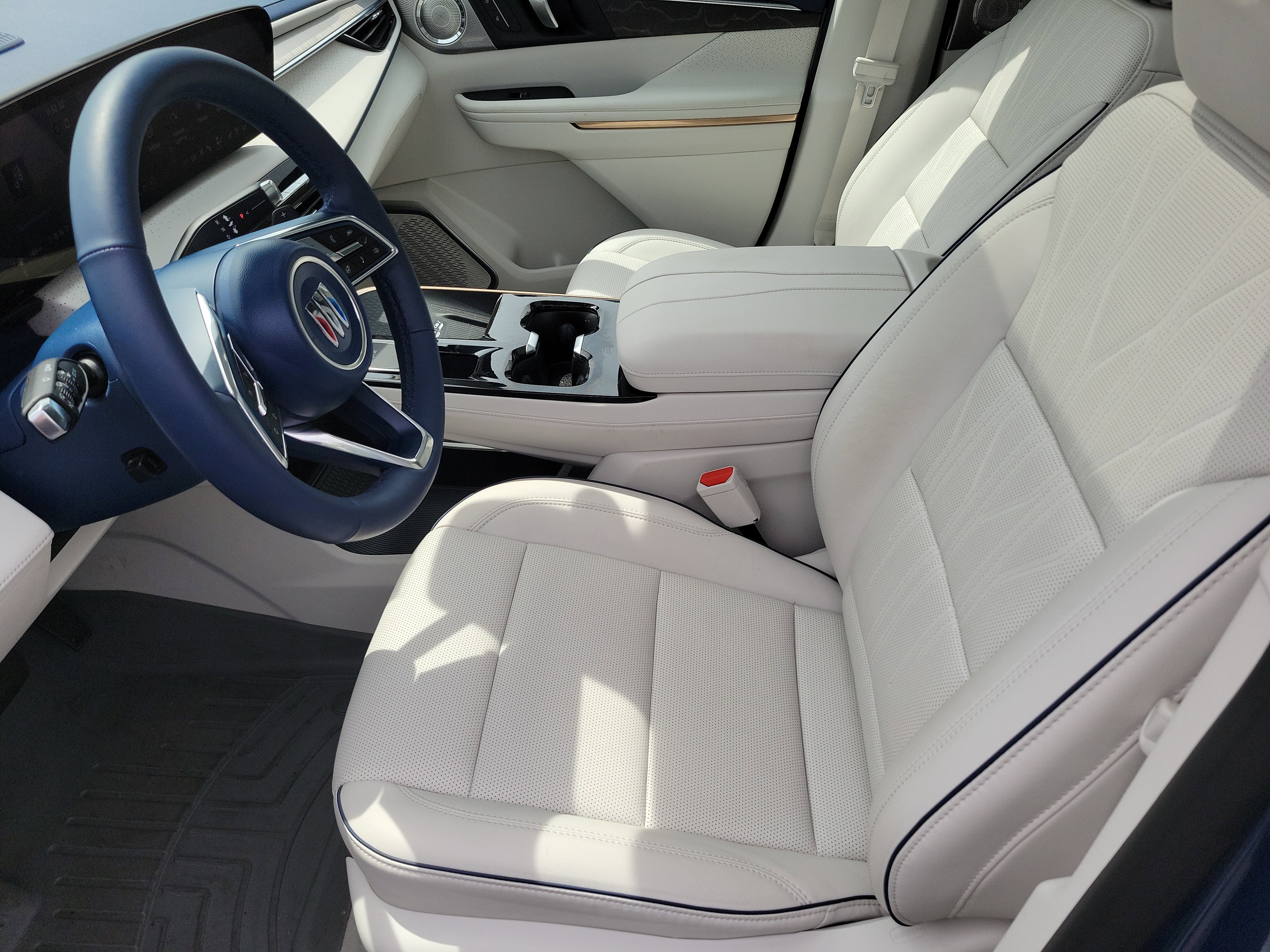 Used 2025 Buick Enclave Avenir FWD image 15