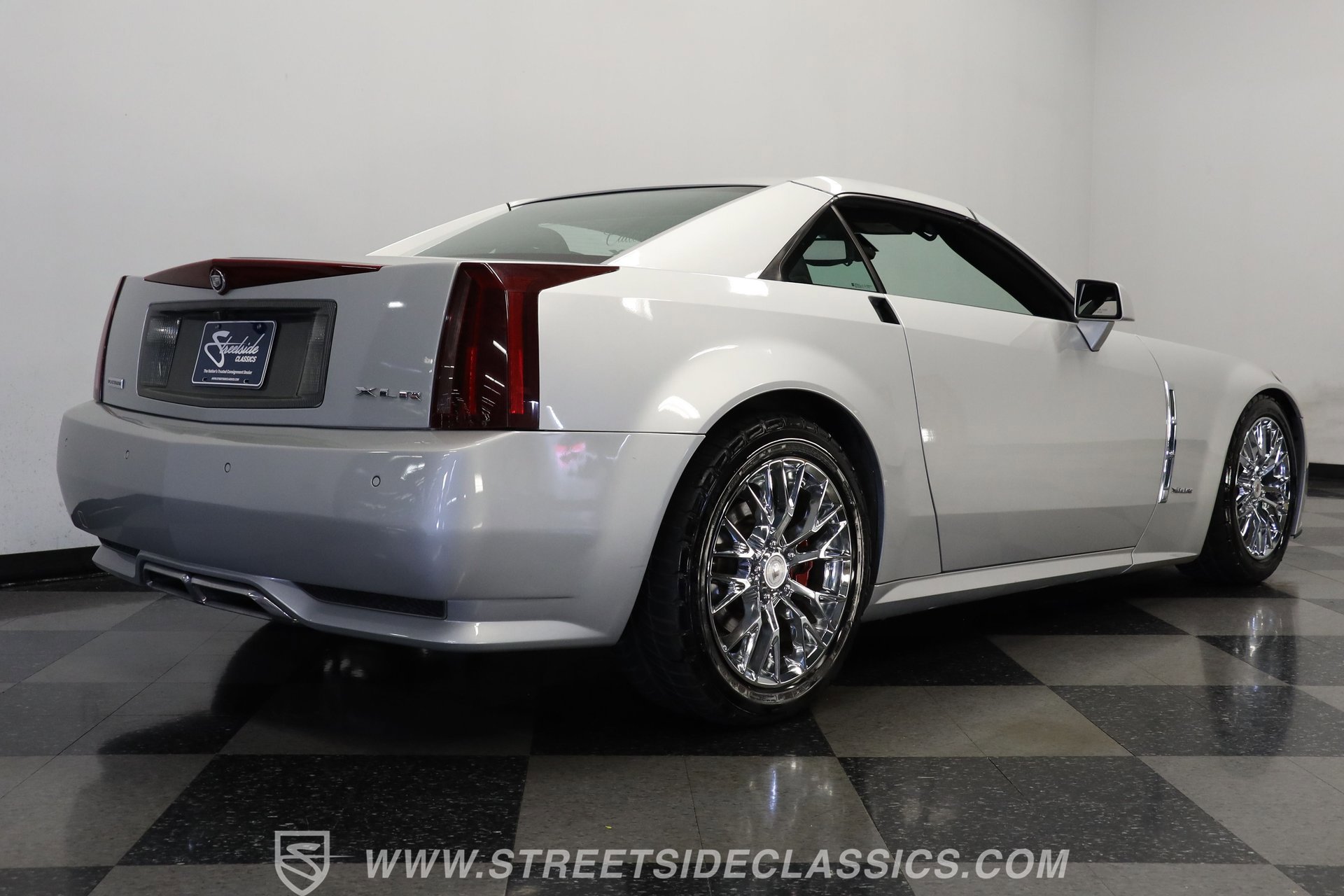 Used 2009 Cadillac XLR image 25