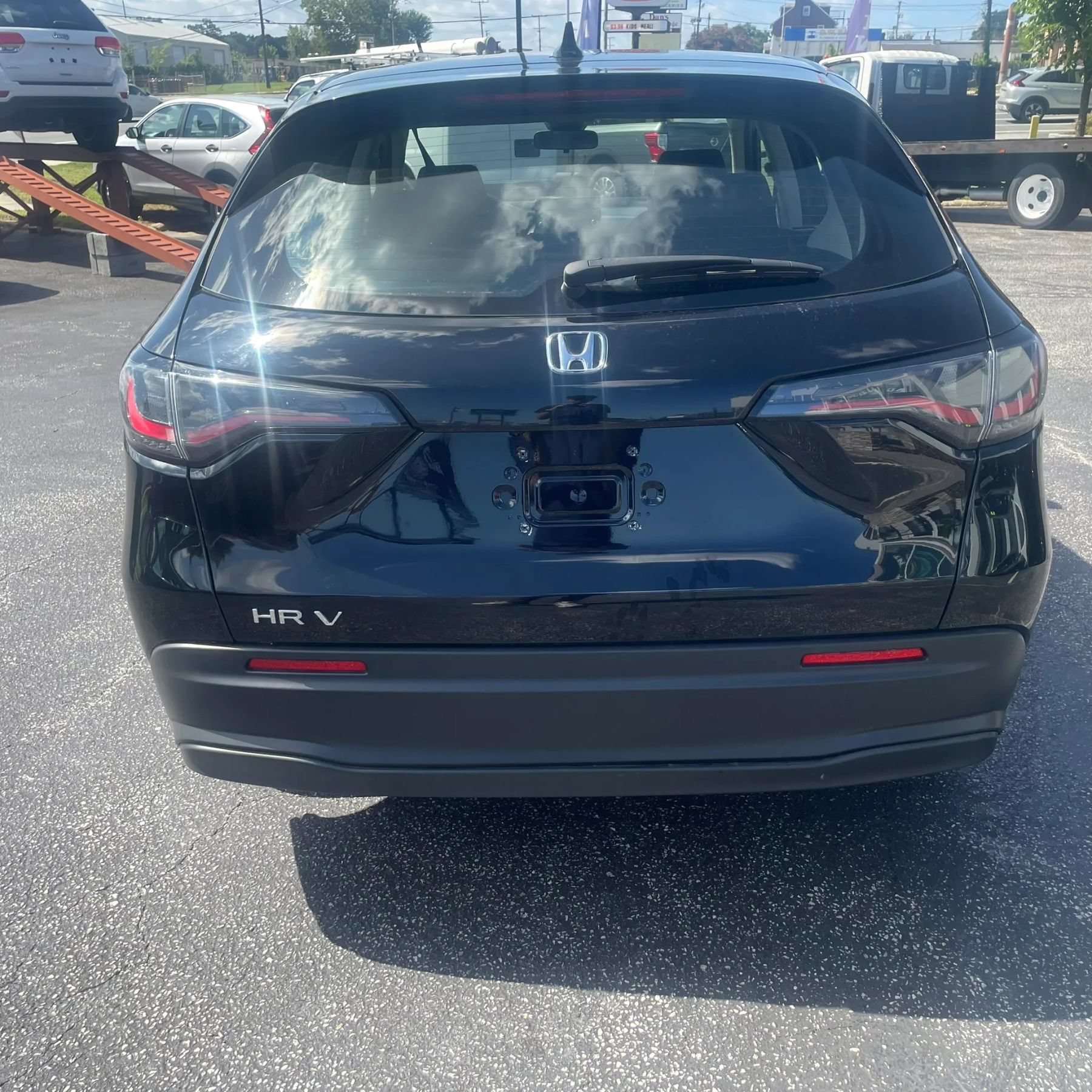 Used 2025 Honda HR-V LX image 6