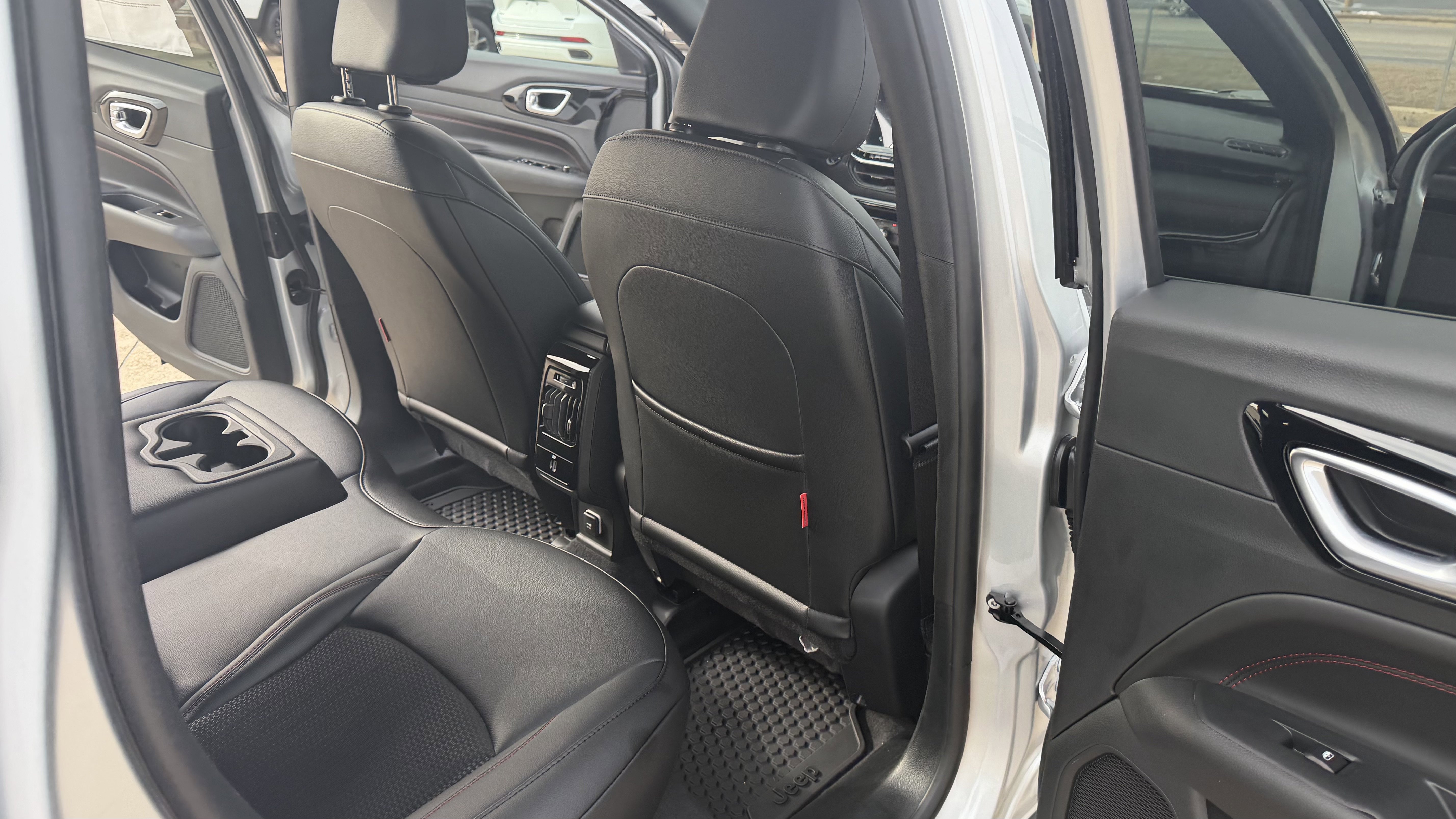 New 2026 Jeep Compass Trailhawk w/ Trailer Tow Group image 37