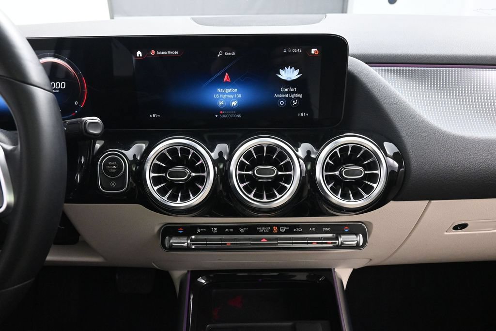 Used 2022 Mercedes-Benz GLA 250 4MATIC w/ Premium Package Lite image 31