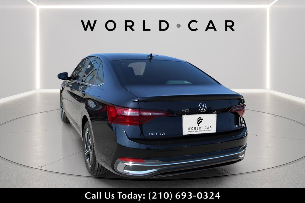 Used 2023 Volkswagen Jetta SEL FWD image 5