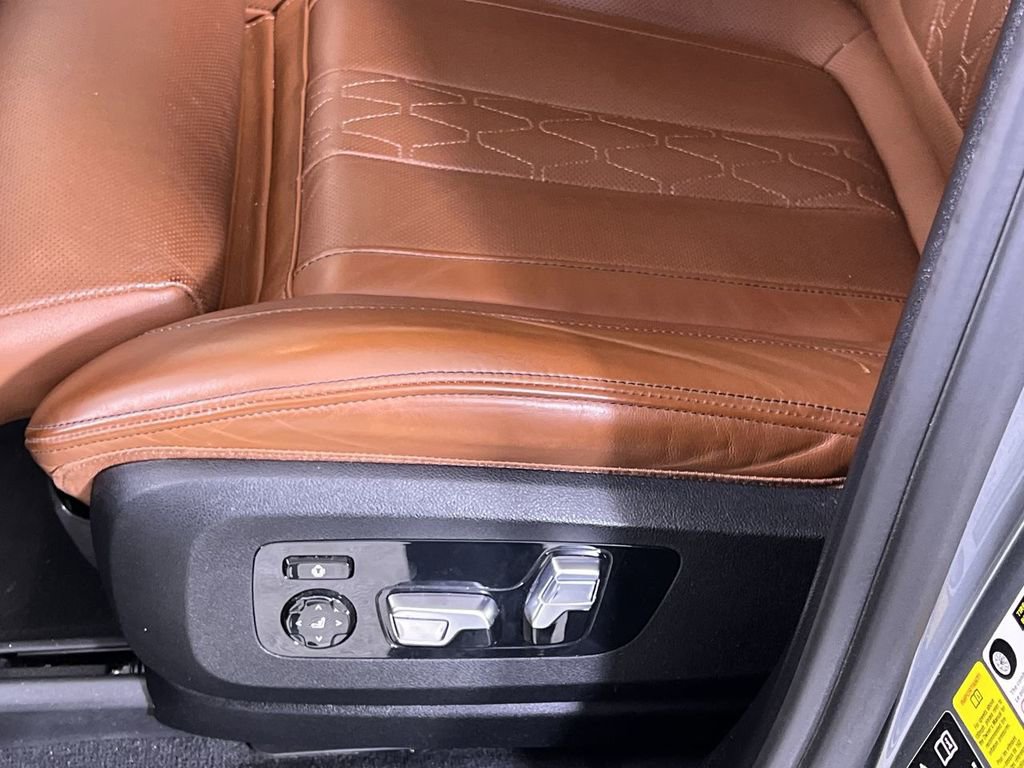 Used 2023 BMW X7 xDrive40i w/ Premium Package image 13