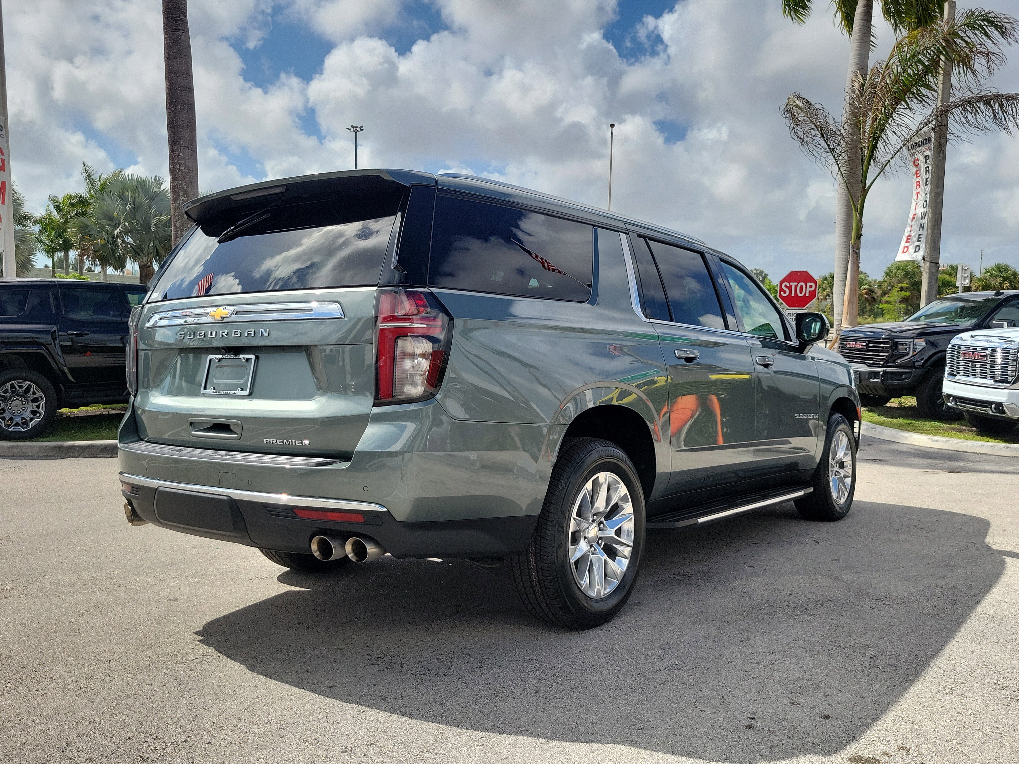 Used 2023 Chevrolet Suburban Premier image 5