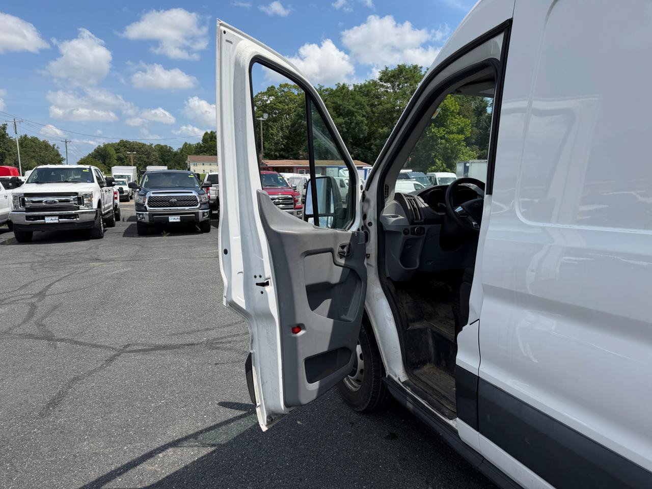 Used 2019 Ford Transit 250 148 Medium Roof RWD image 16