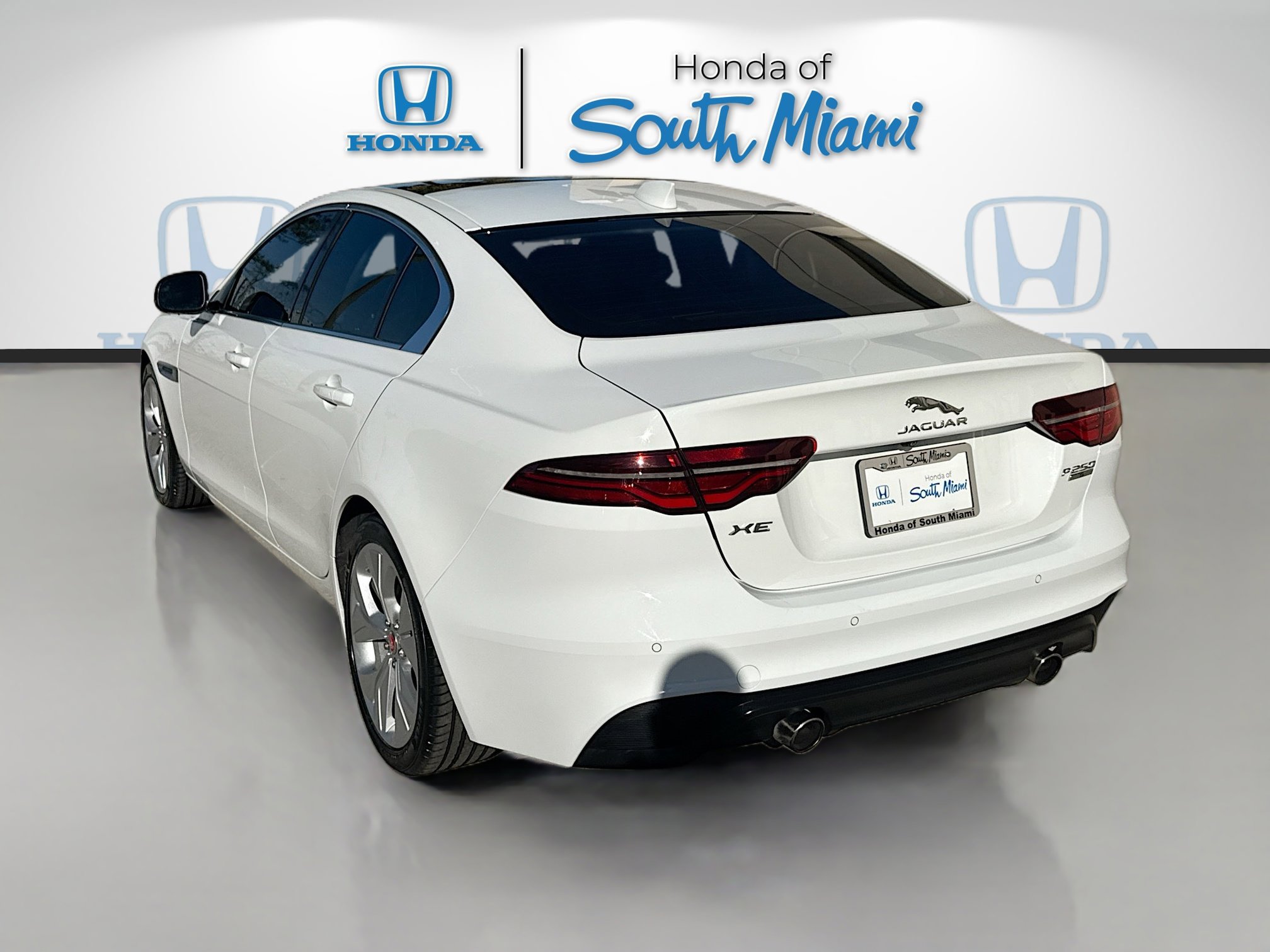 Used 2020 Jaguar XE S image 5