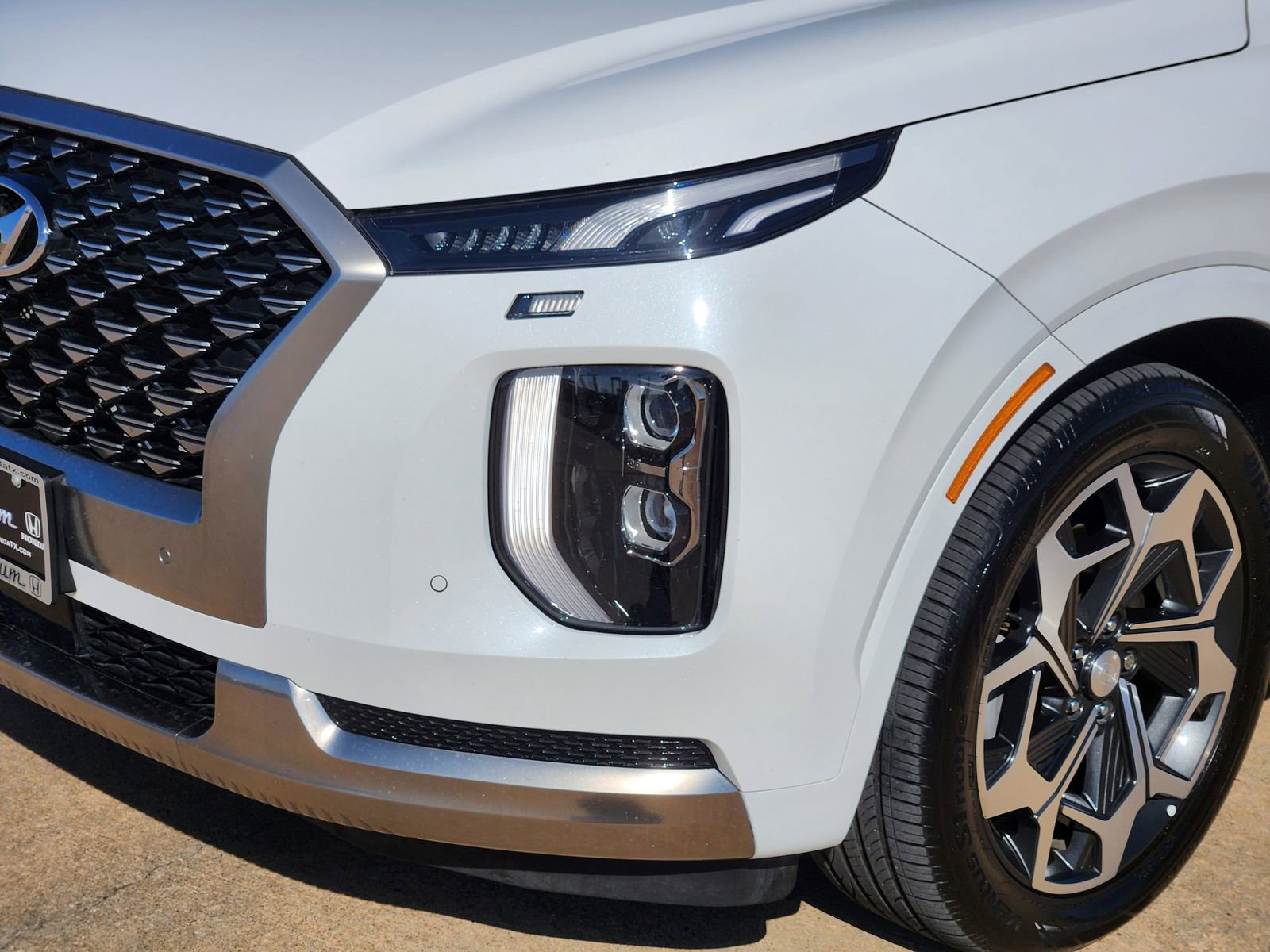 Used 2022 Hyundai Palisade Calligraphy image 9