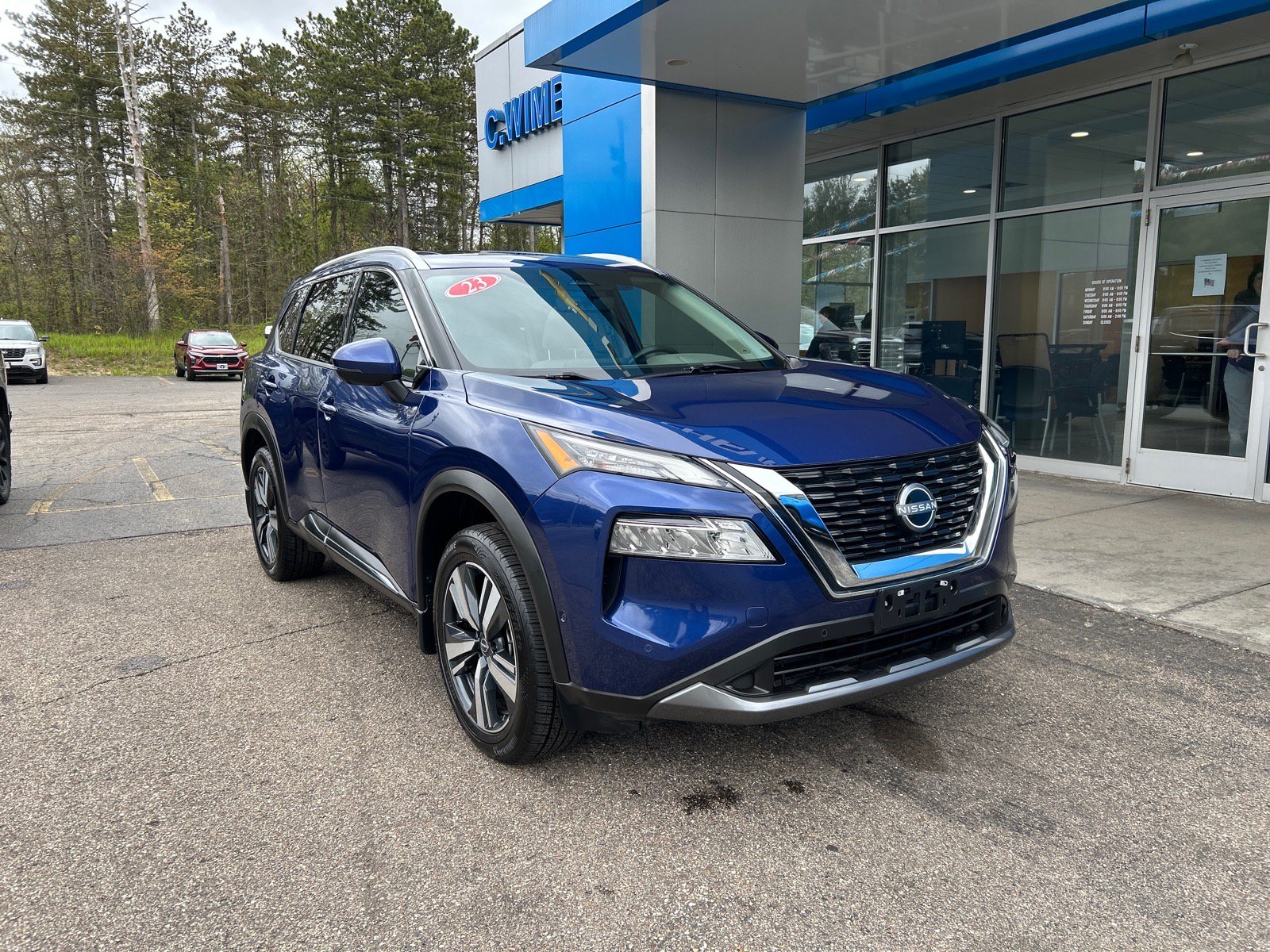 Used 2023 Nissan Rogue SL w/ SL Premium Package AWD/4WD image 3