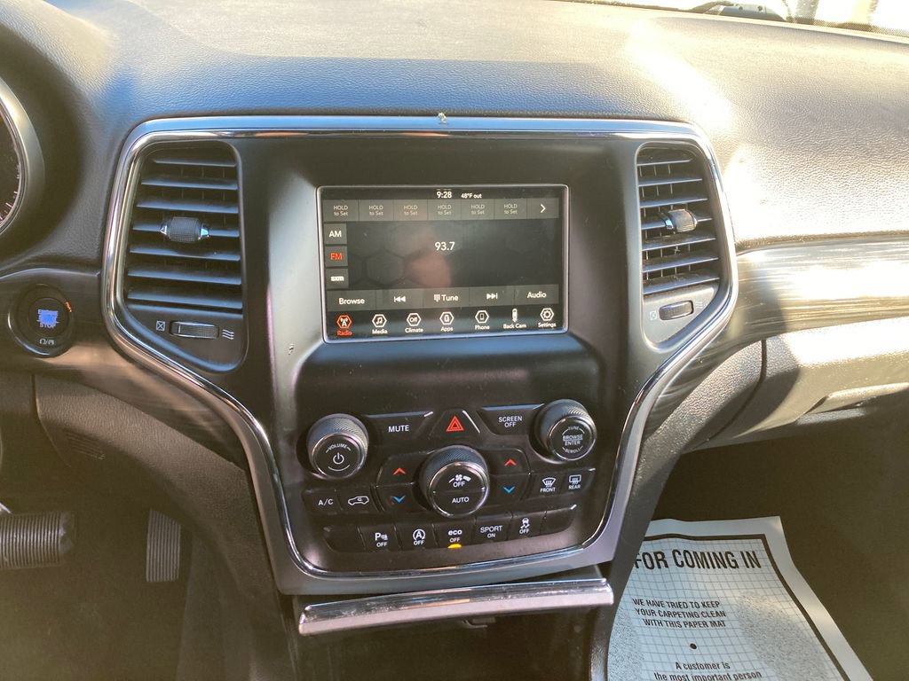 Used 2020 Jeep Grand Cherokee Laredo image 22