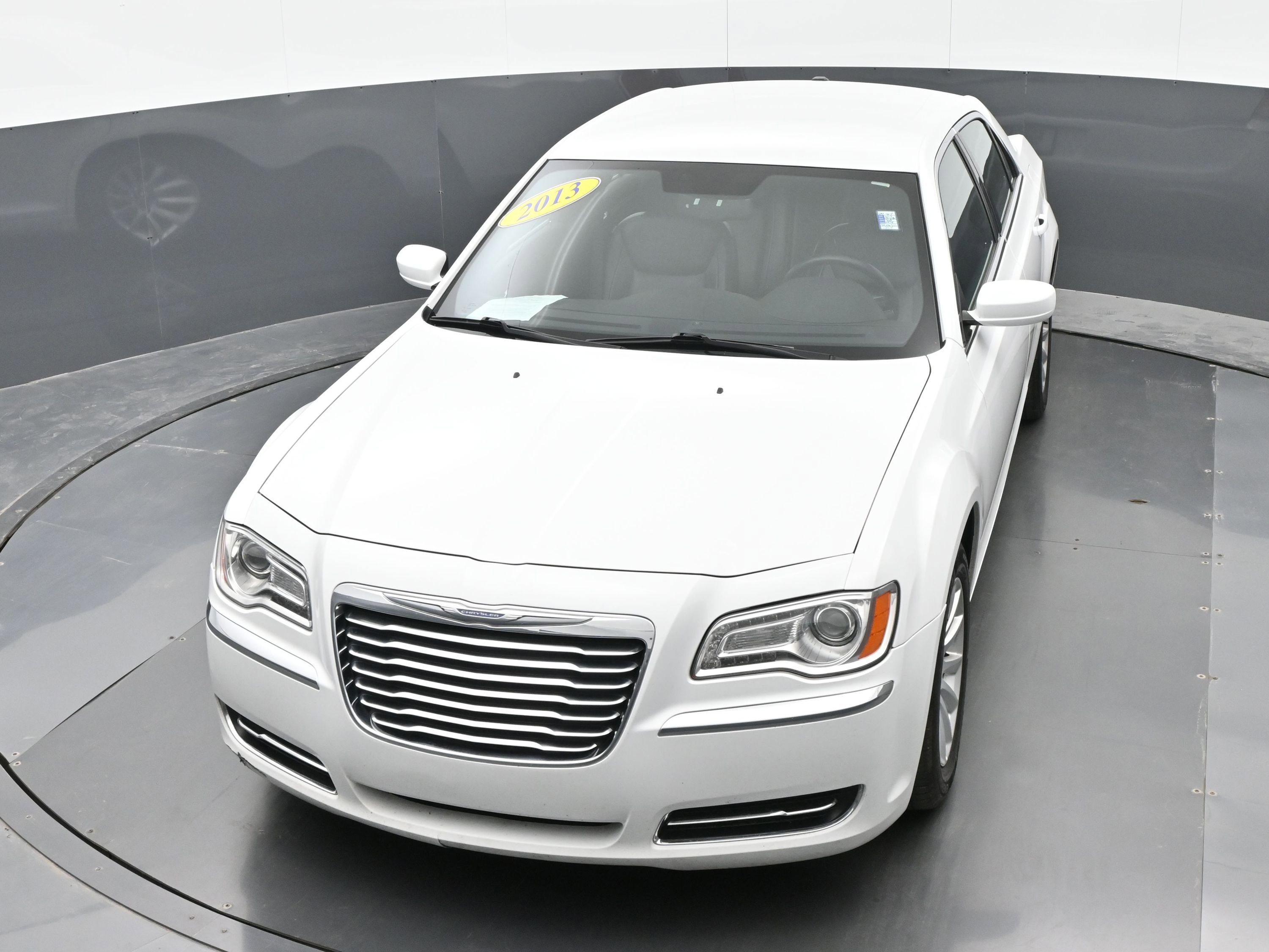 Used 2013 Chrysler 300 RWD image 27