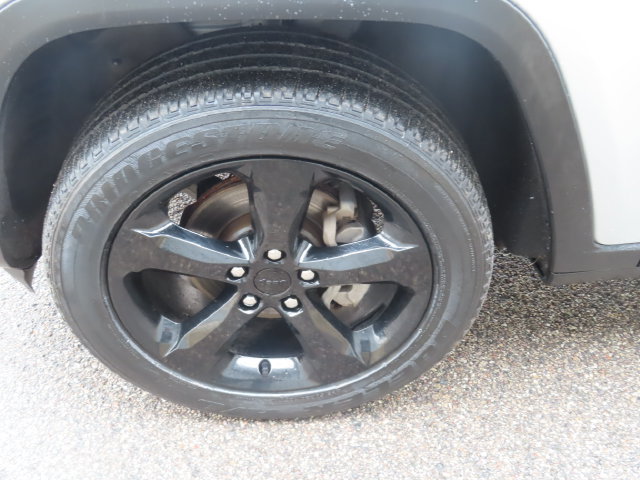 Used 2023 Jeep Grand Cherokee Altitude AWD/4WD image 15