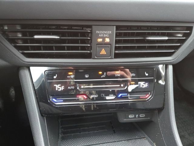 Used 2025 Volkswagen Jetta SE image 16