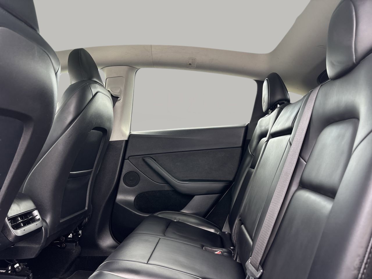 Used 2024 Tesla Model Y 2WD image 13
