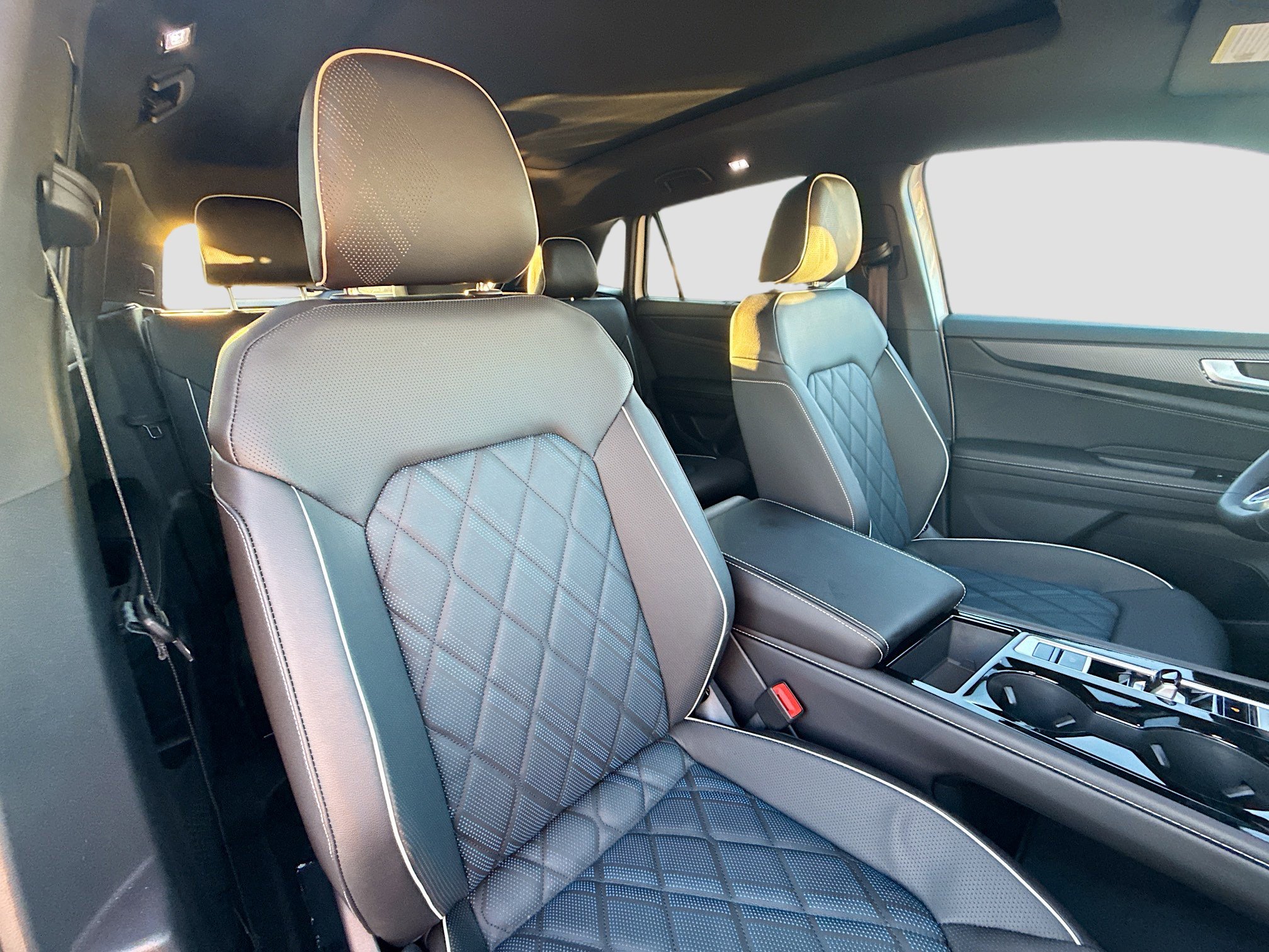 New 2026 Volkswagen Atlas Cross Sport SEL Premium R-Line image 15