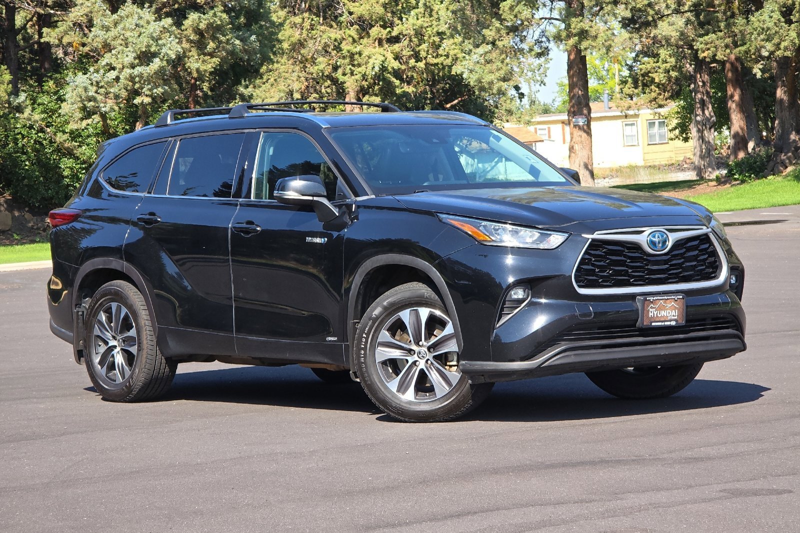 Used 2020 Toyota Highlander XLE image 2