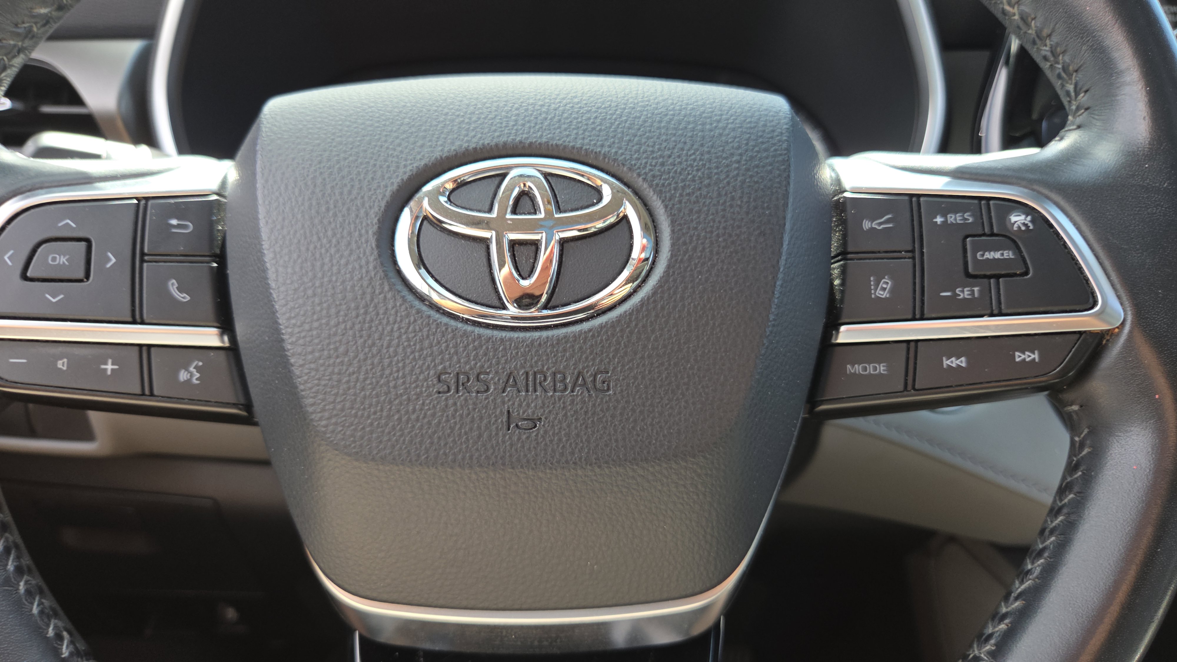 Used 2020 Toyota Highlander XLE image 30