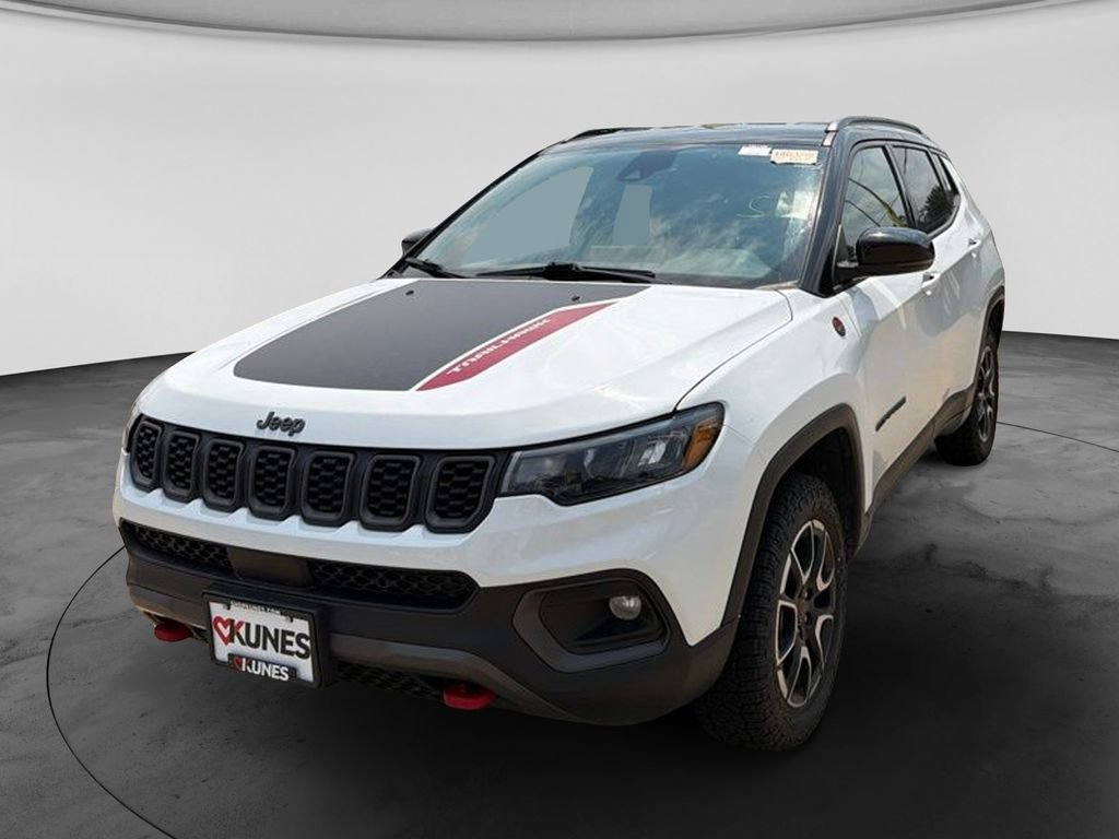 Used 2025 Jeep Compass Trailhawk AWD/4WD image 5