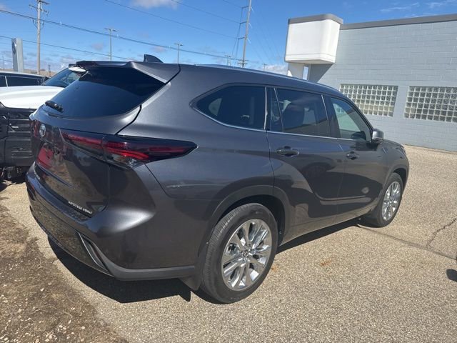 Used 2024 Toyota Highlander Limited image 5